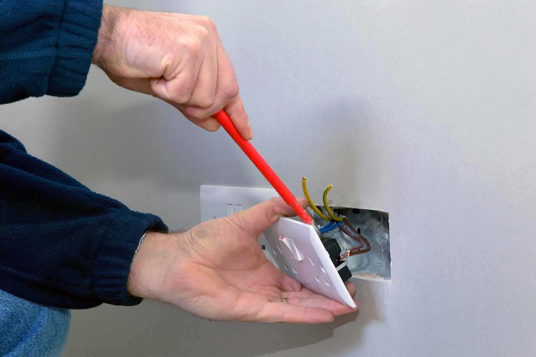 Our electricians can install plug sockets for domestic and commercial proeprties in South Hornchurch and the local area. 